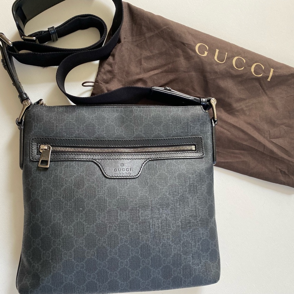 Gucci Black Gg Supreme Unisex Messenger Bag - Picture 3 of 10